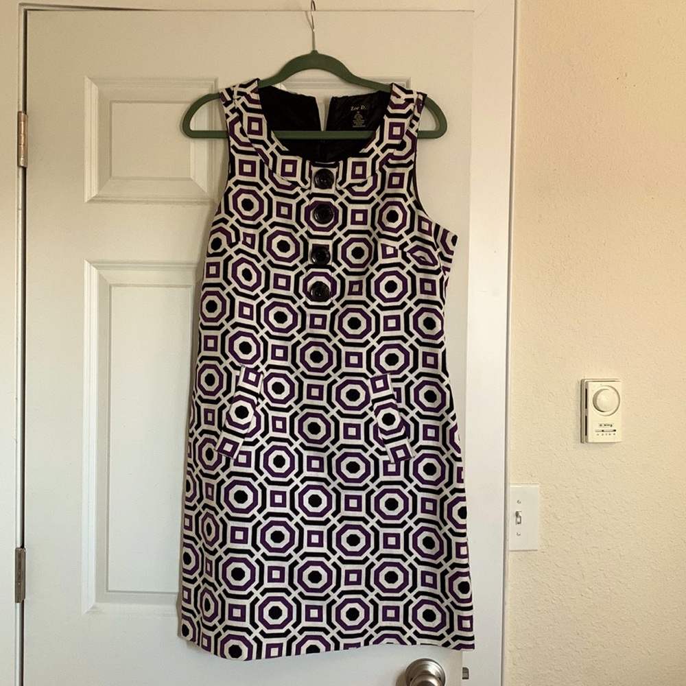 Super cute shift dress! Purple and black with front flap pockets.